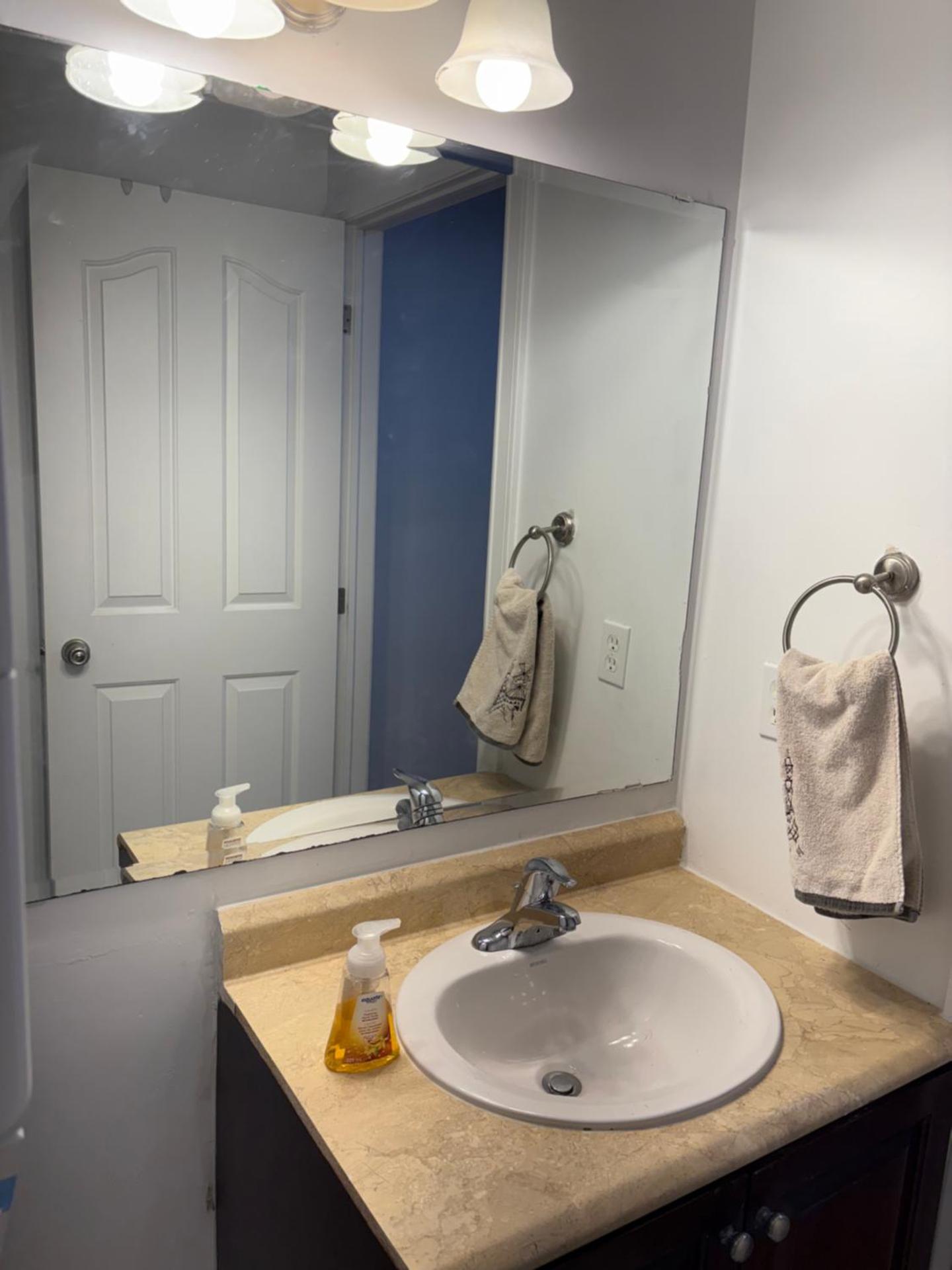 Bachelor and Double room in Bedford, Halifax