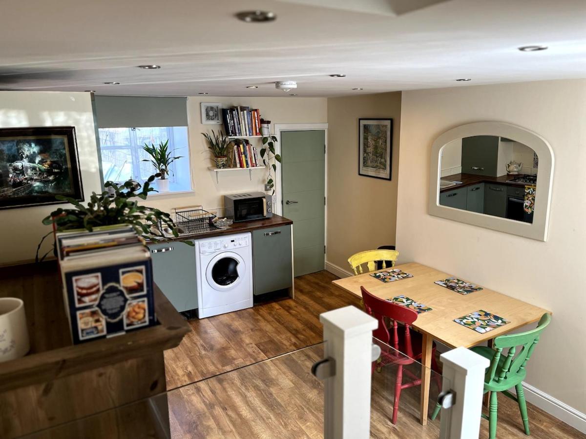 Railway Cottage Horsforth