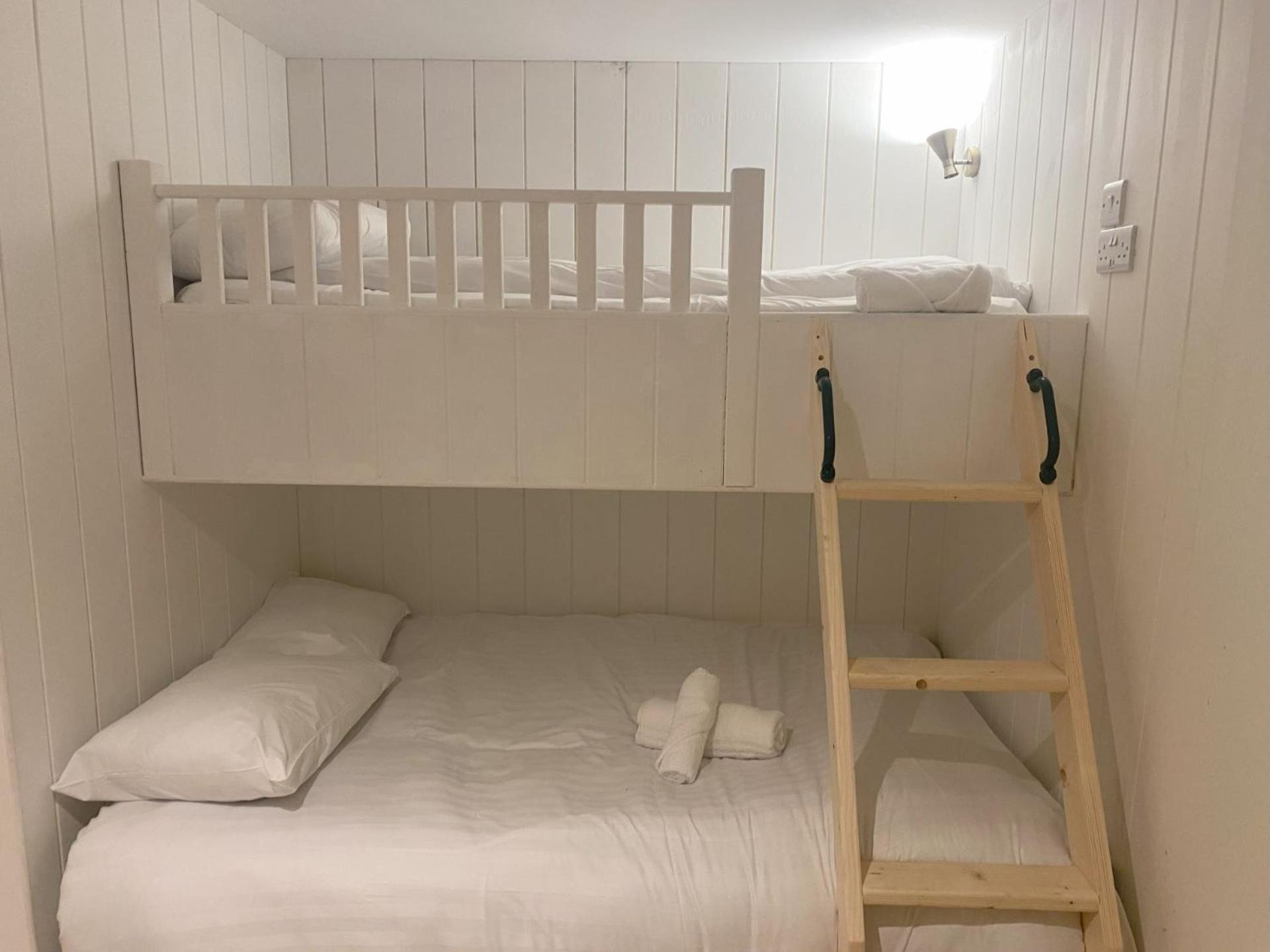 Walsh's Hotel and Apartments