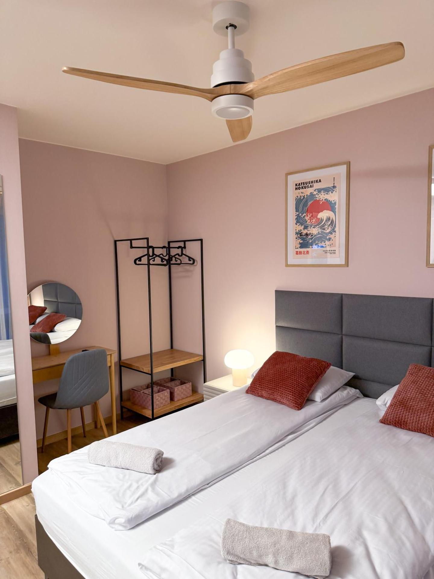 Pink Studio with balcony - self check-in