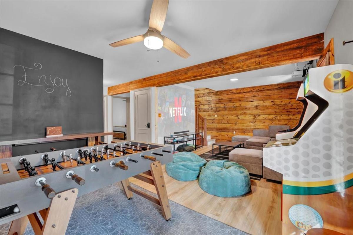 Chalet Lake, Movie Theater, Hot Tub, Arcade