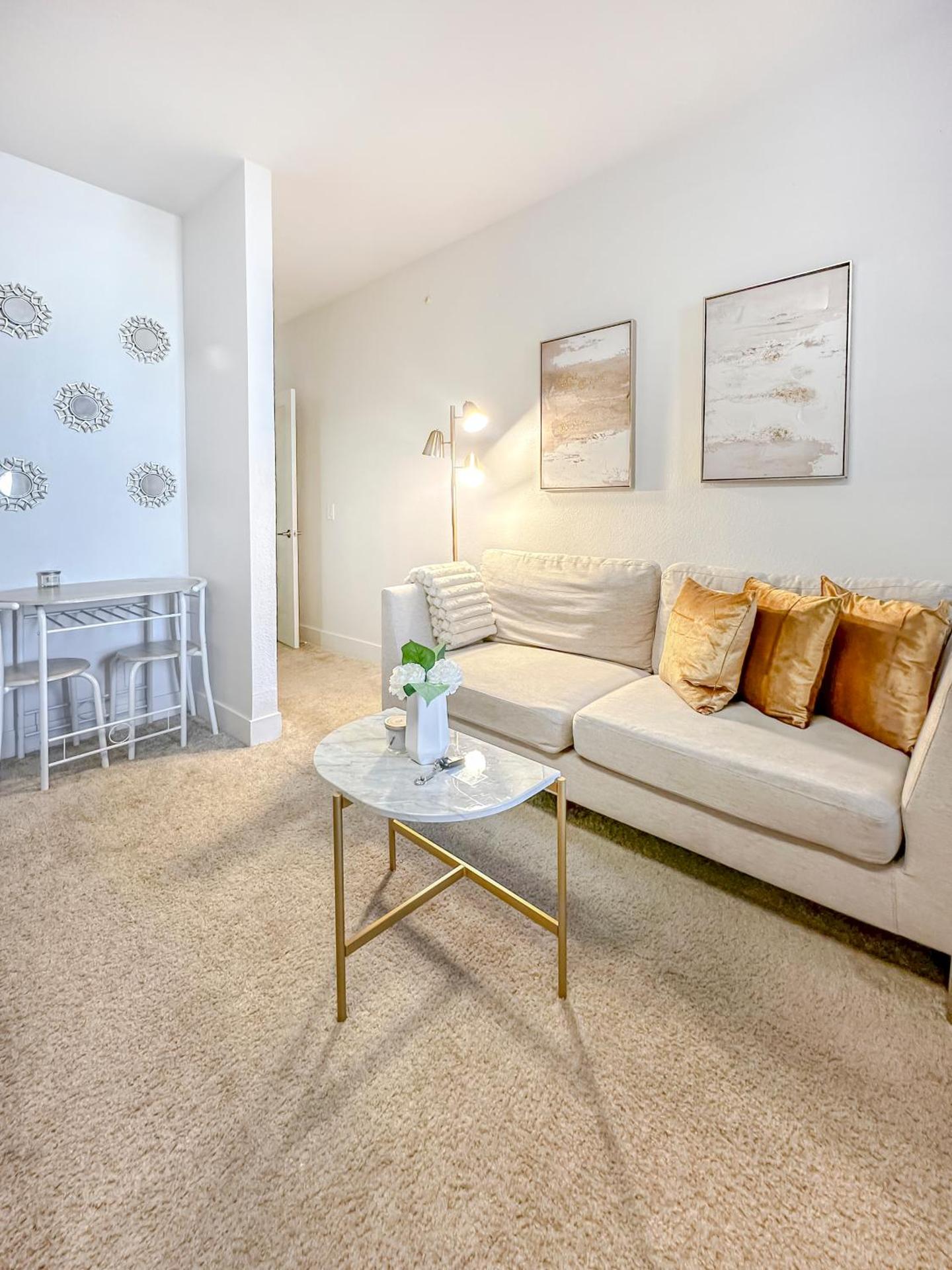 Studio Luxury Marina del Rey with parking gym pool