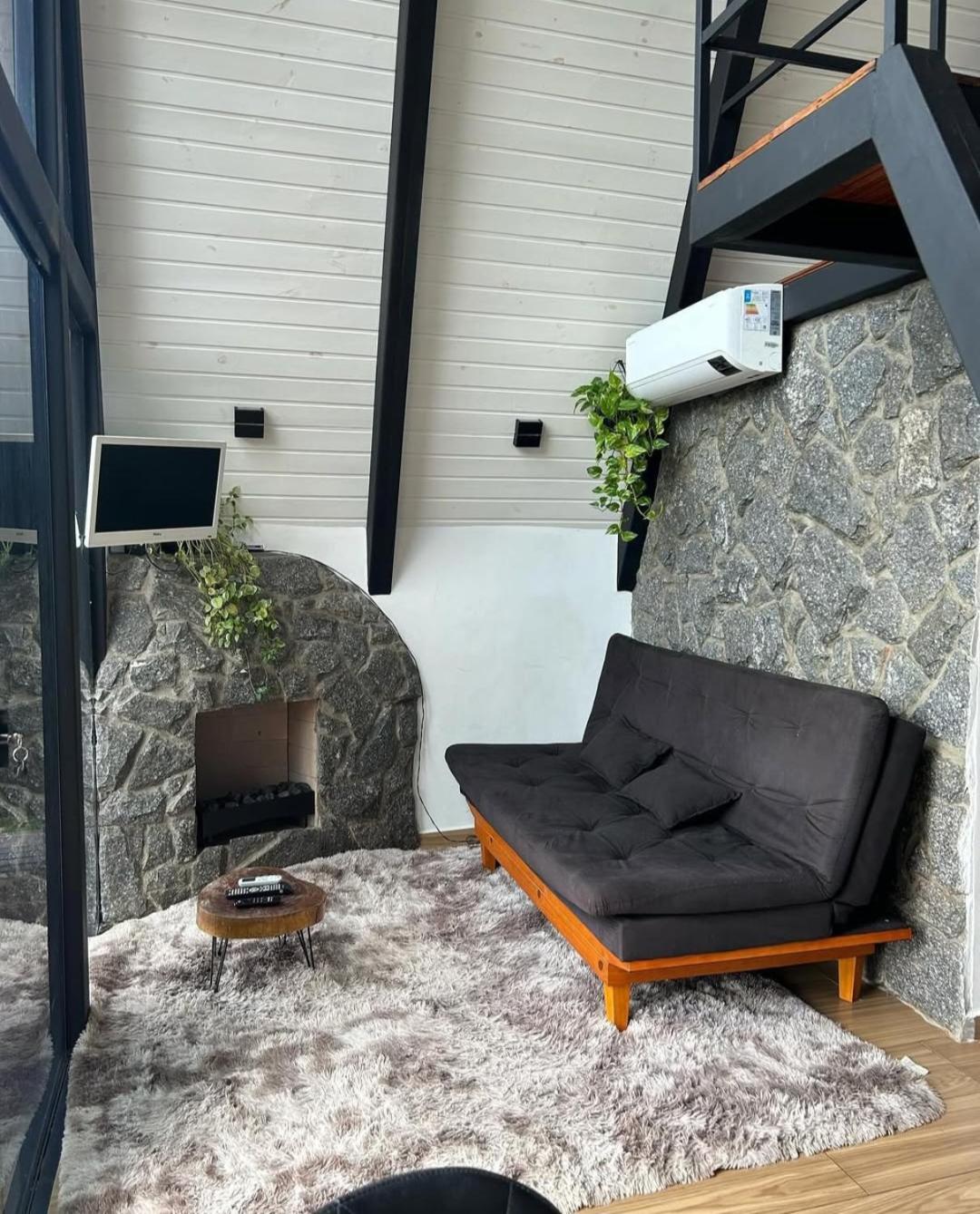 Cabana Raízes: A-Frame com vista para as montanhas