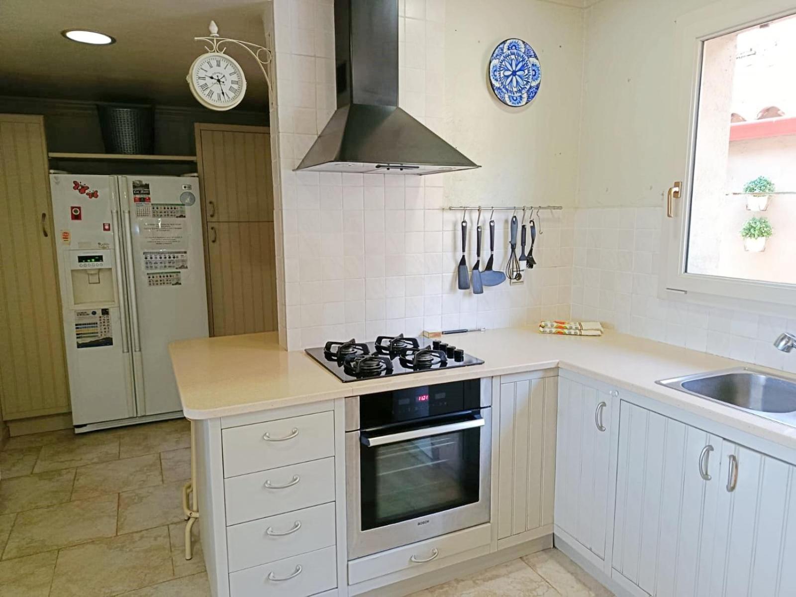 Preciosa casa al borde de un acantilado