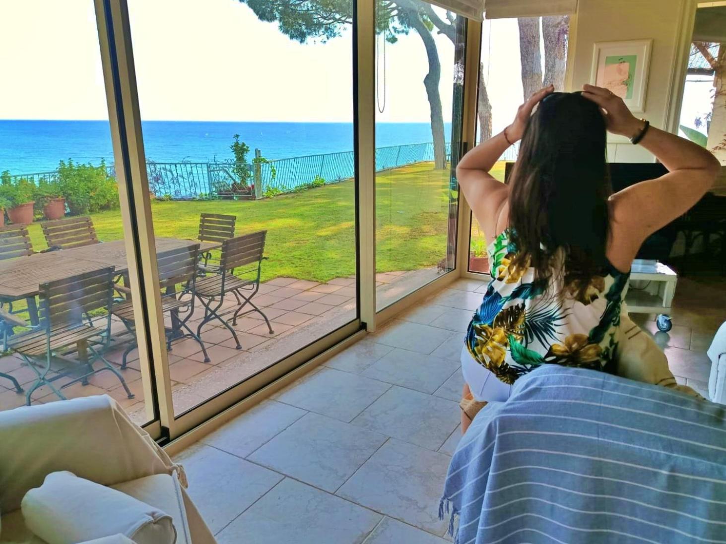 Preciosa casa al borde de un acantilado