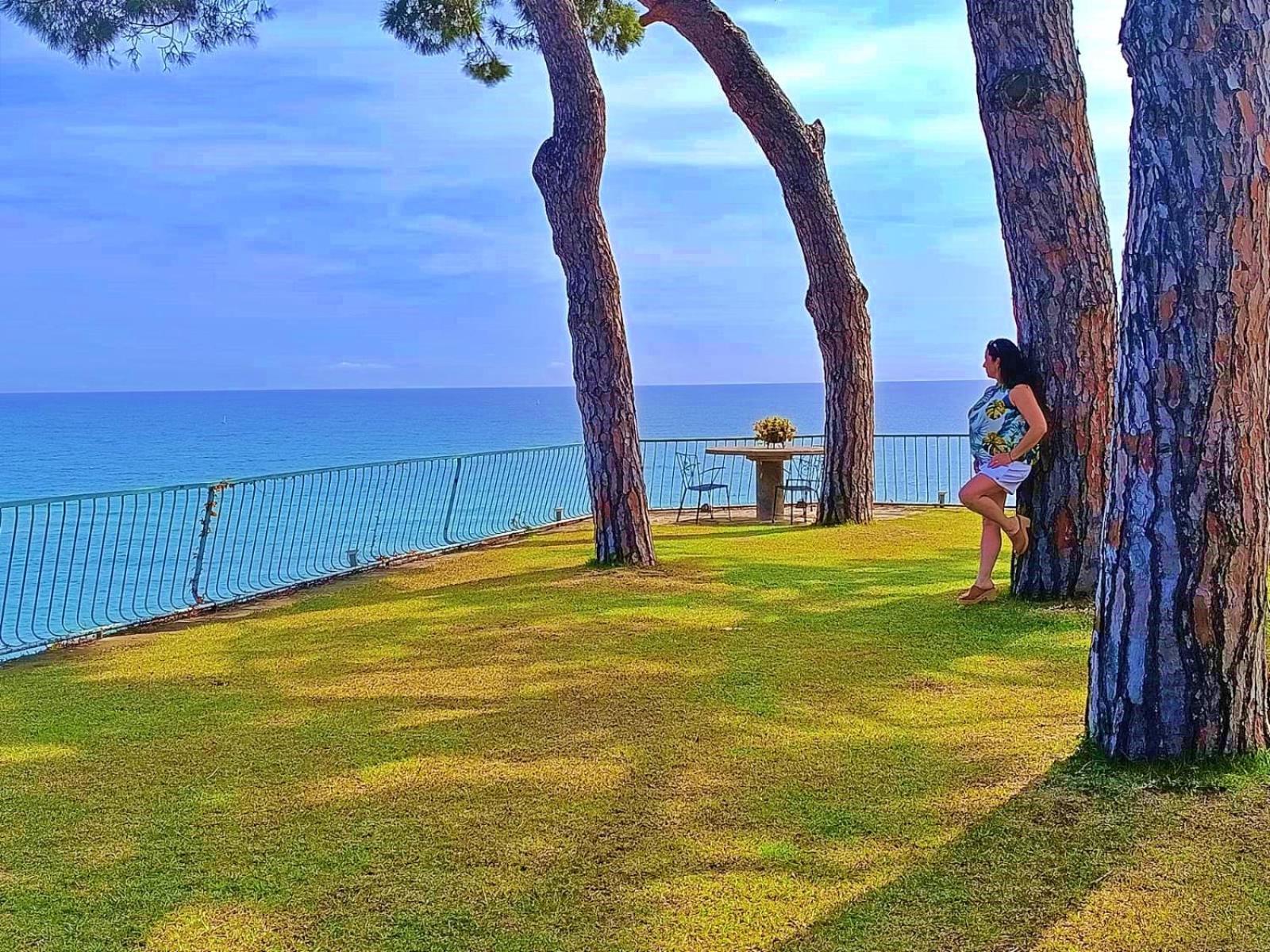 Preciosa casa al borde de un acantilado