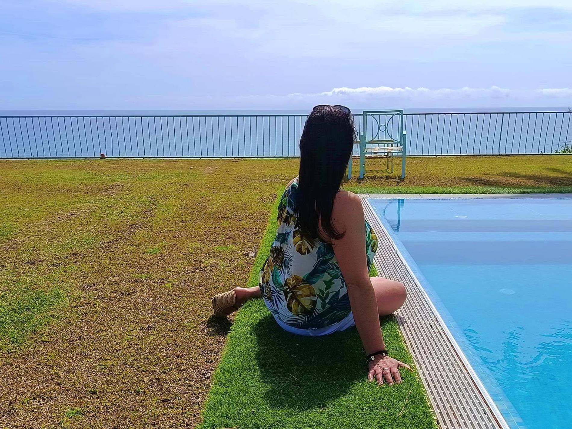 Preciosa casa al borde de un acantilado