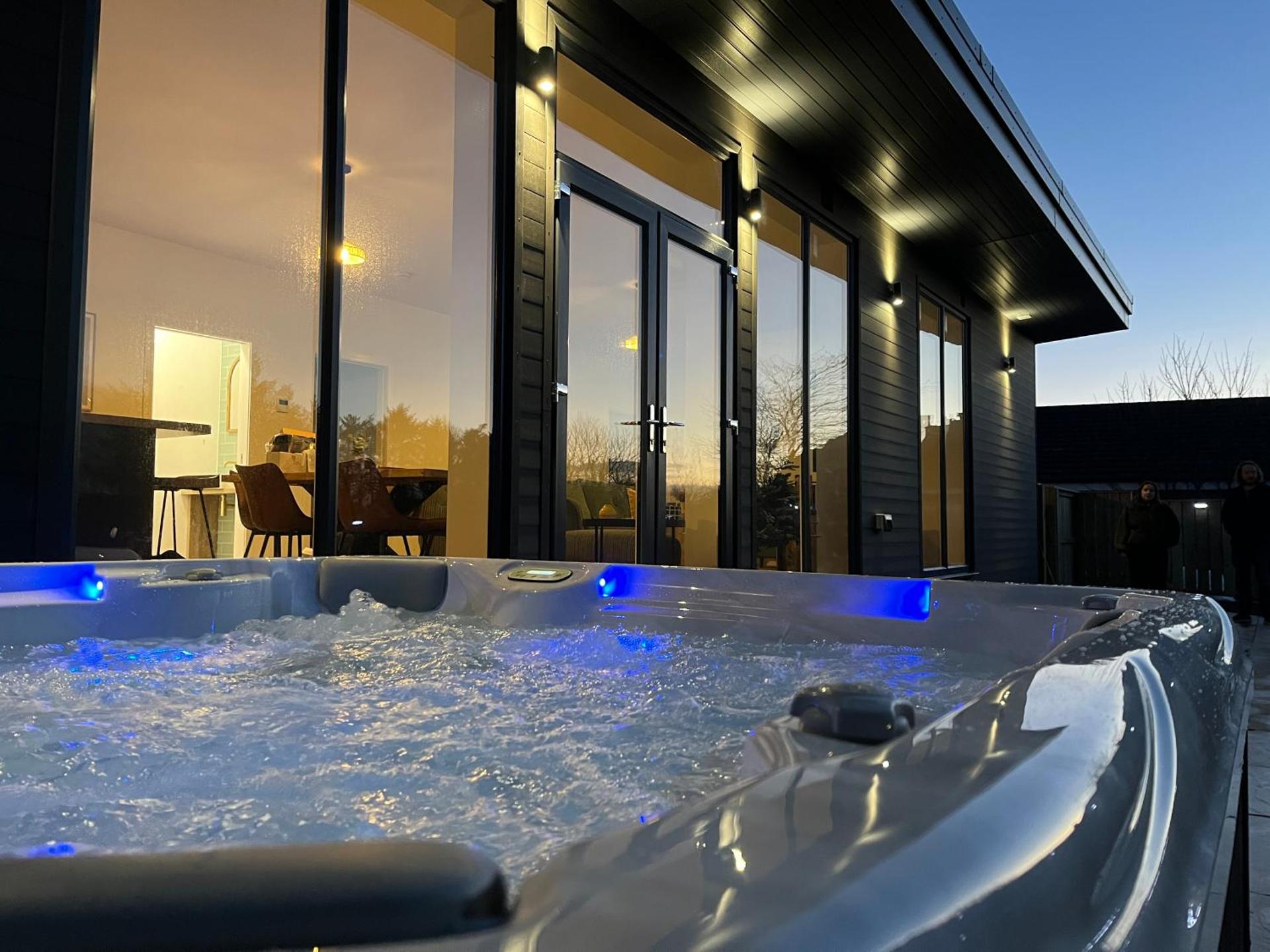 Thrumster Lodges - 3 Luxurious Self Catering Lodges on the NC500, 2 with Hot Tubs