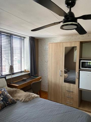 Tinyhouse Woody at the Water