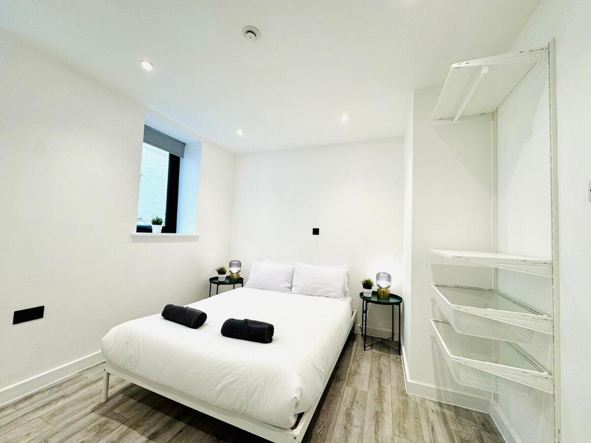 BIG Bournemouth 4-Bedroom - 2-Bathroom - Sleeps 10