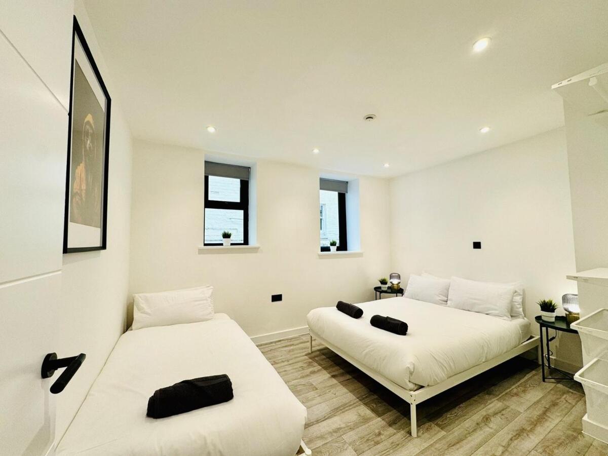 BIG Bournemouth 4-Bedroom - 2-Bathroom - Sleeps 10