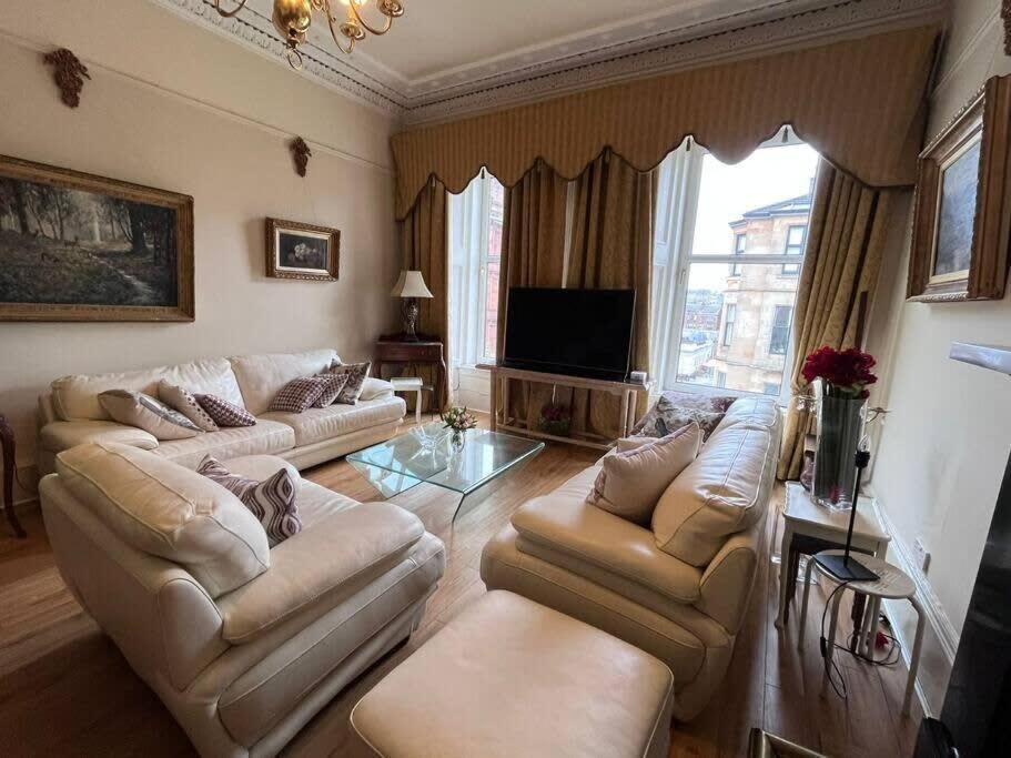 Wonderful 3 Bed West End Flat