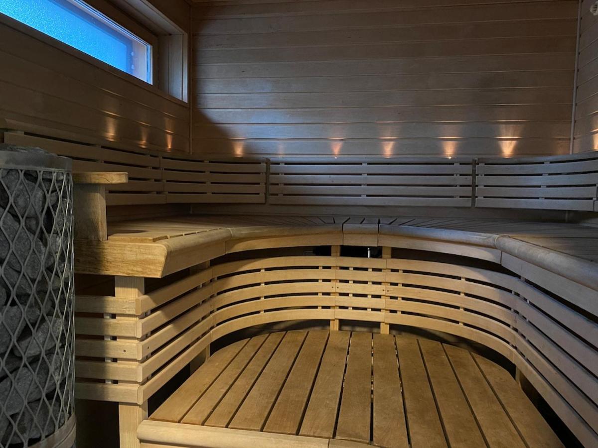 Sauna cottage in Nuuksio with private Hot Tub