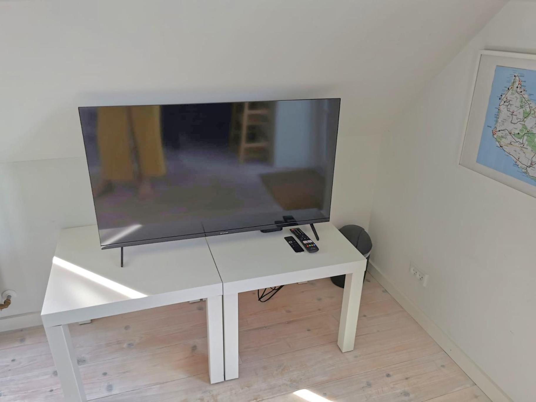 The 'Loft' Apartment- "Den Gule Svane" Guest House - near Rønne & Beach