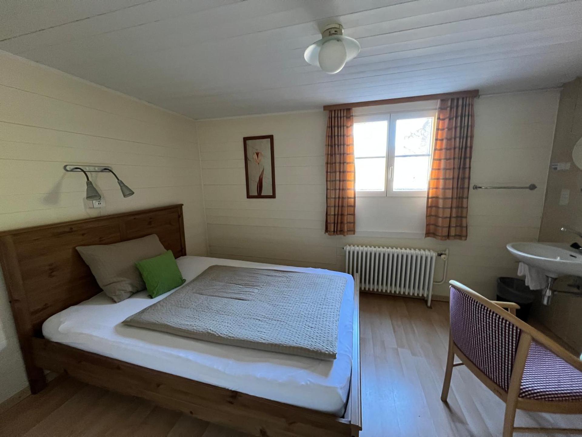 Budget Single Room with Shared Bathroom