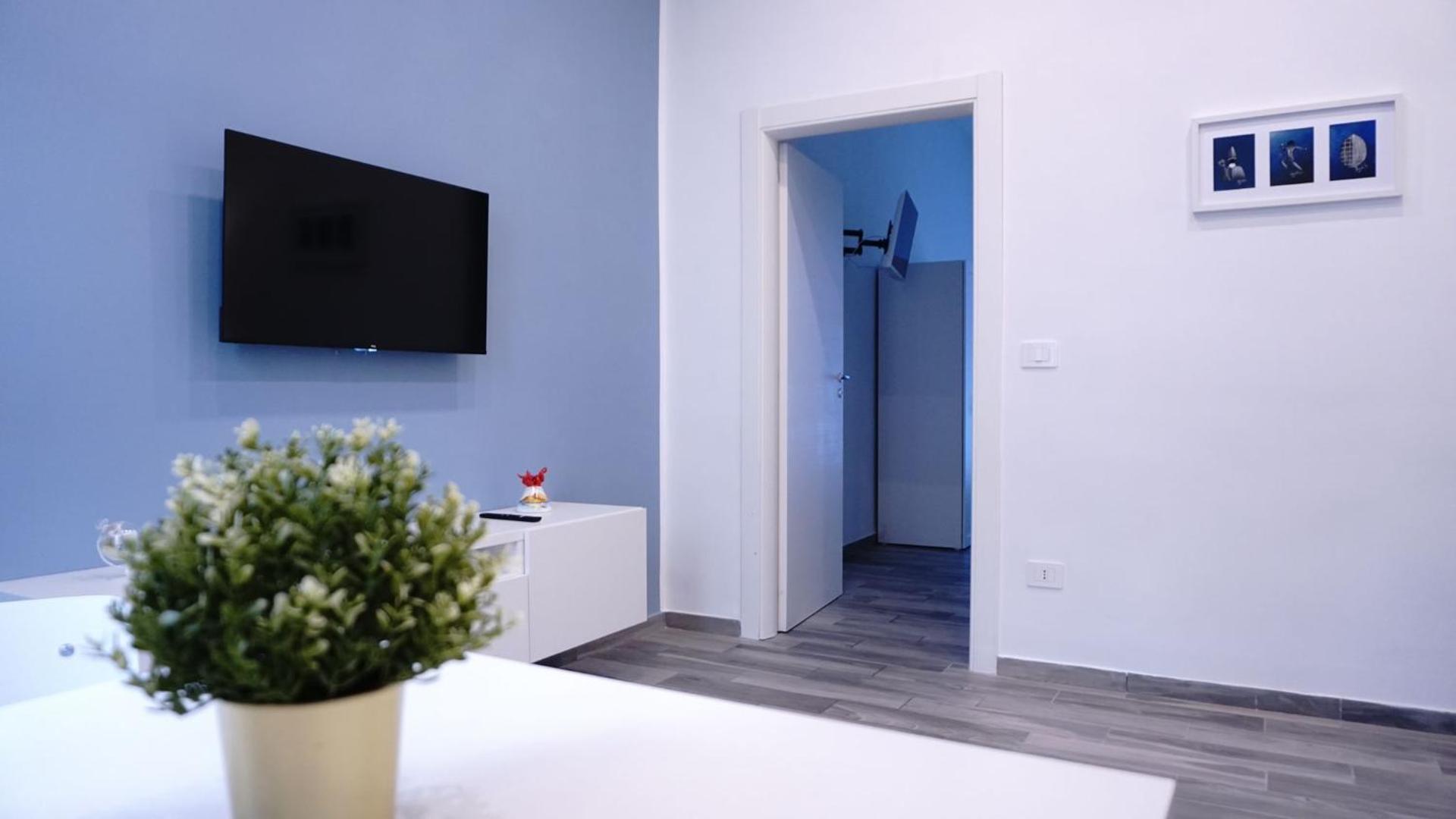 Communal lounge/ TV room