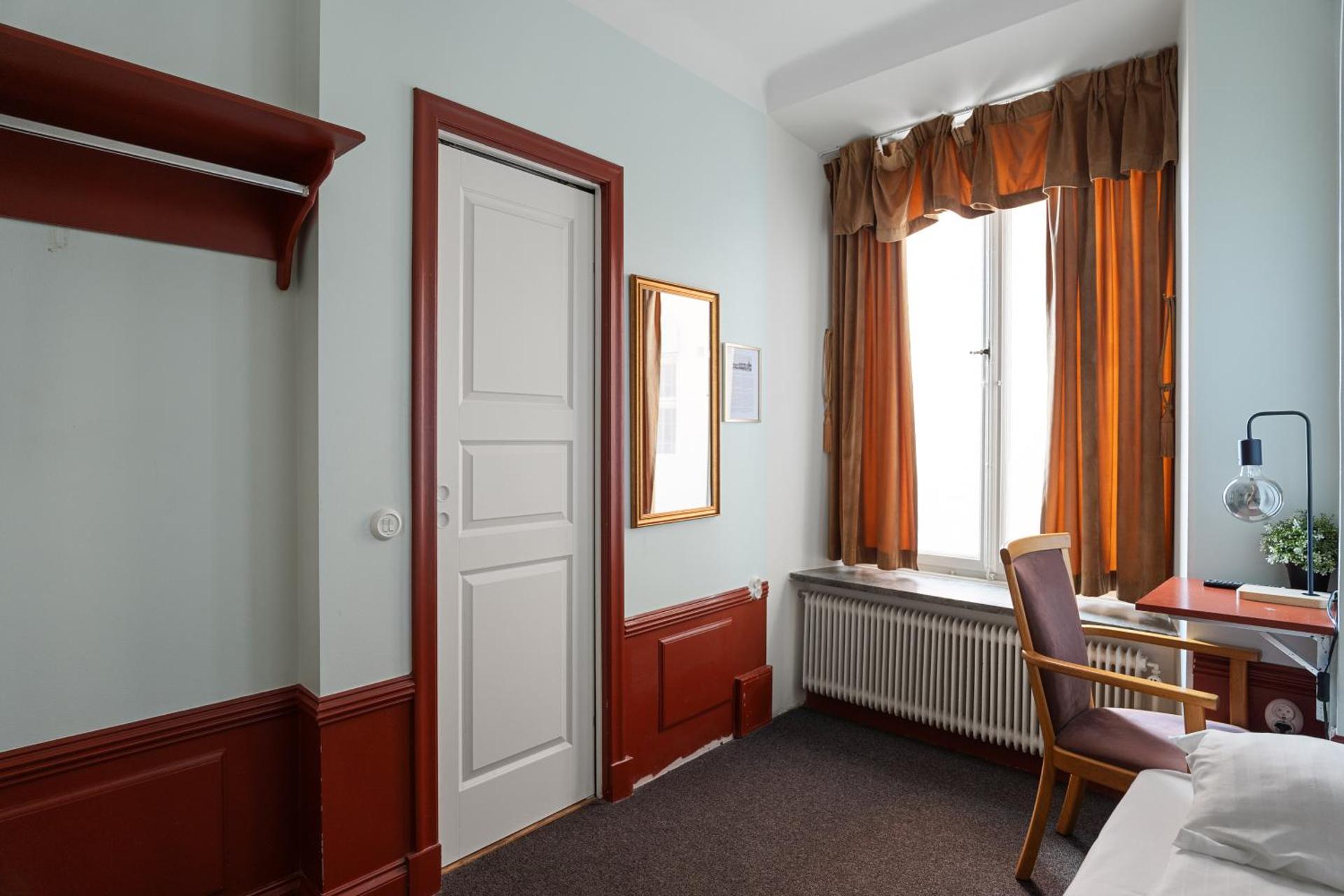 Twin Room with Bunk Bed & Windows