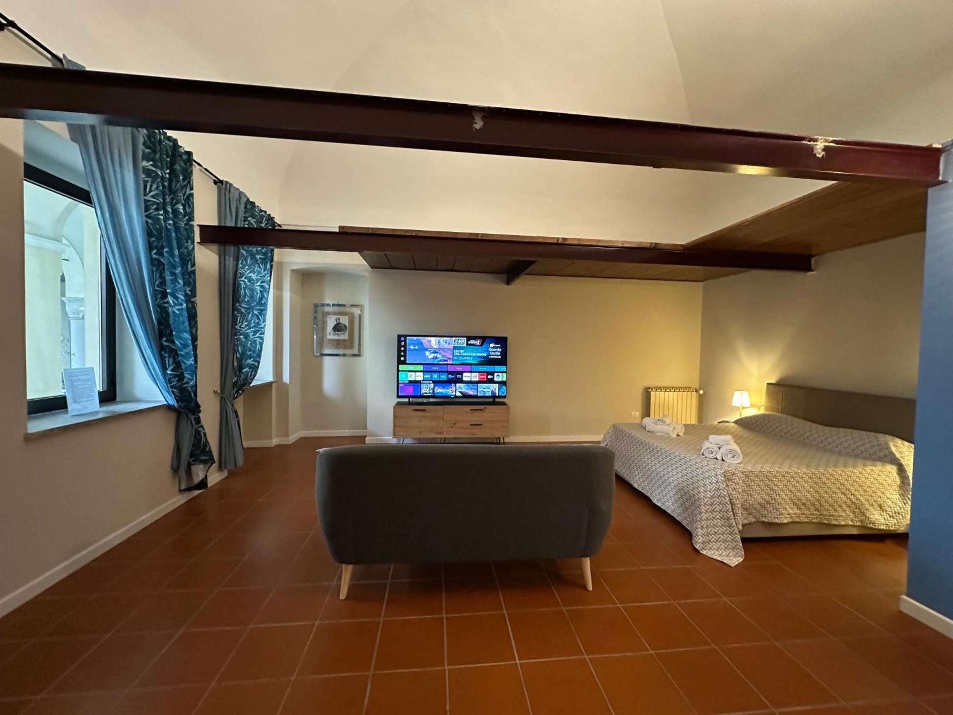 Communal lounge/ TV room