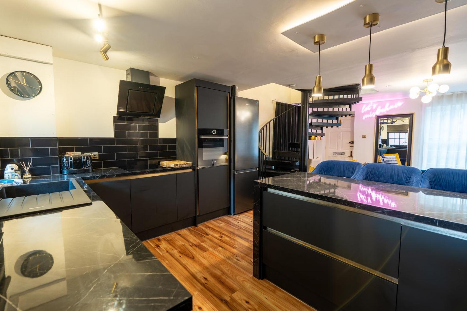 Stunning 2 bed apartment, in the heart of Exeter!