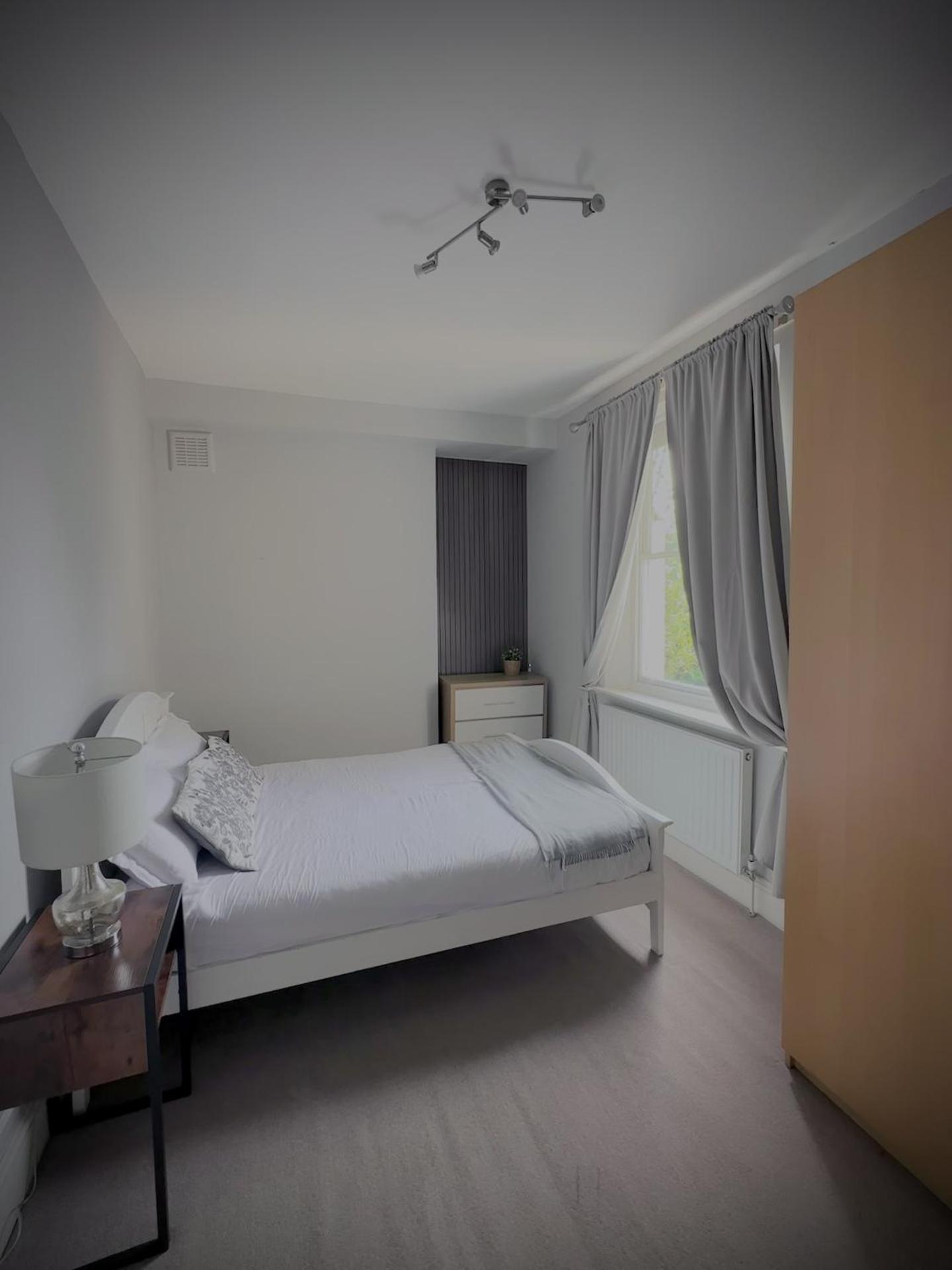 London Oval Apartment