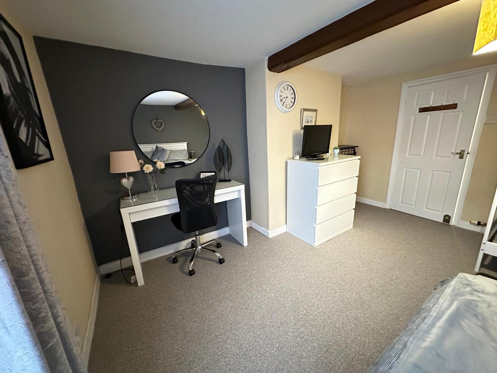 Llanidloes Townhouse-pet-friendly-sleeps 7-Mid Wales