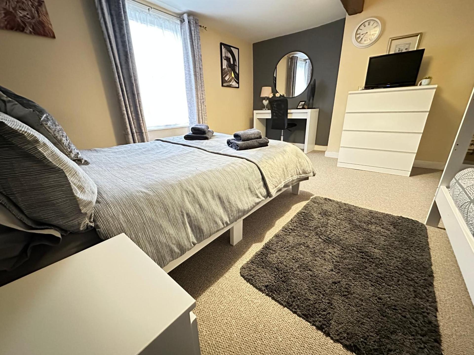 Llanidloes Townhouse-pet-friendly-sleeps 7-Mid Wales