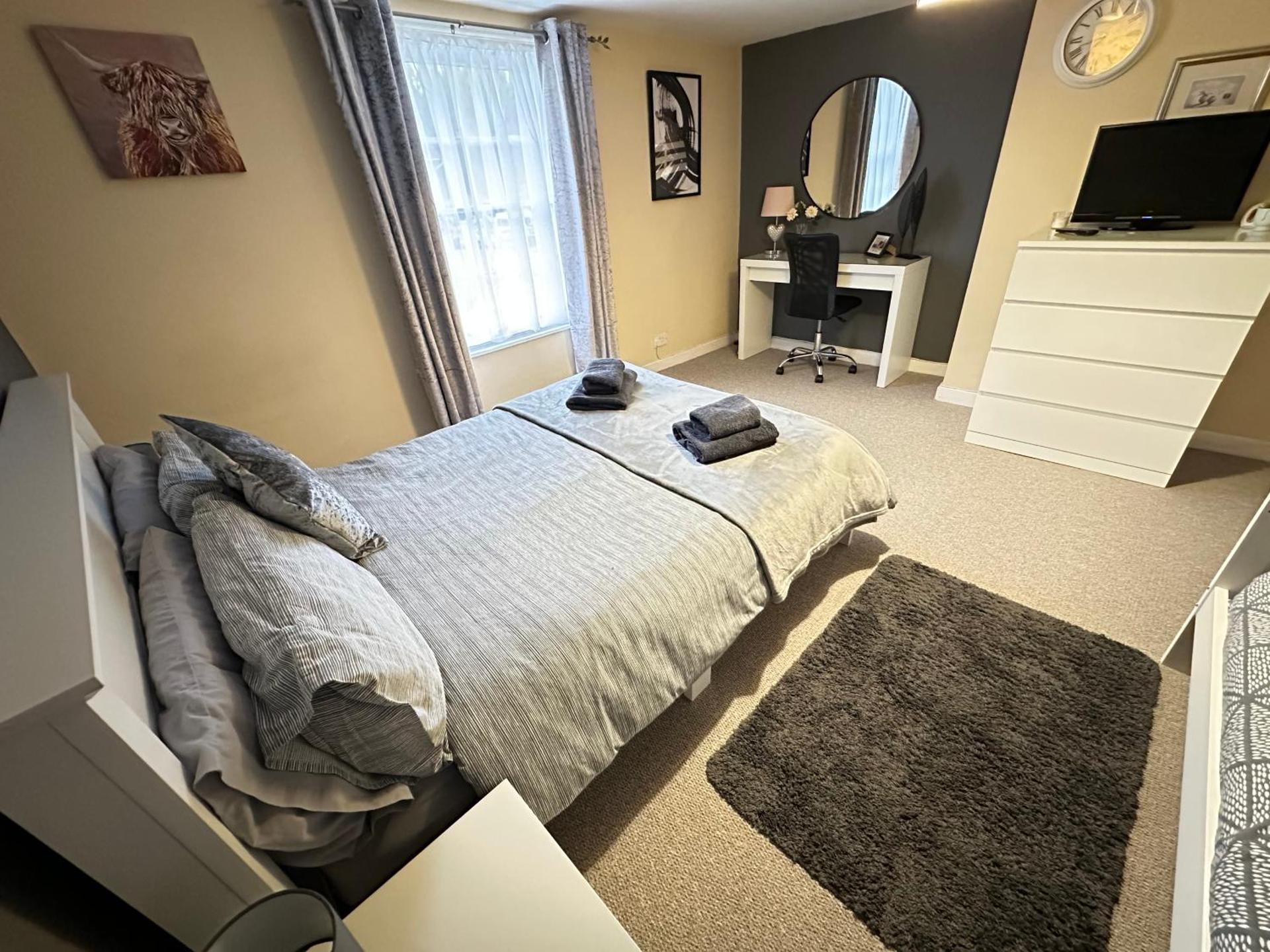 Llanidloes Townhouse-pet-friendly-sleeps 7-Mid Wales