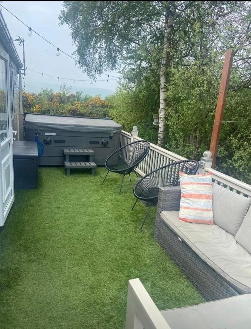 Otters Rural Retreat - Private Hot-Tub & Free Golf for guests included