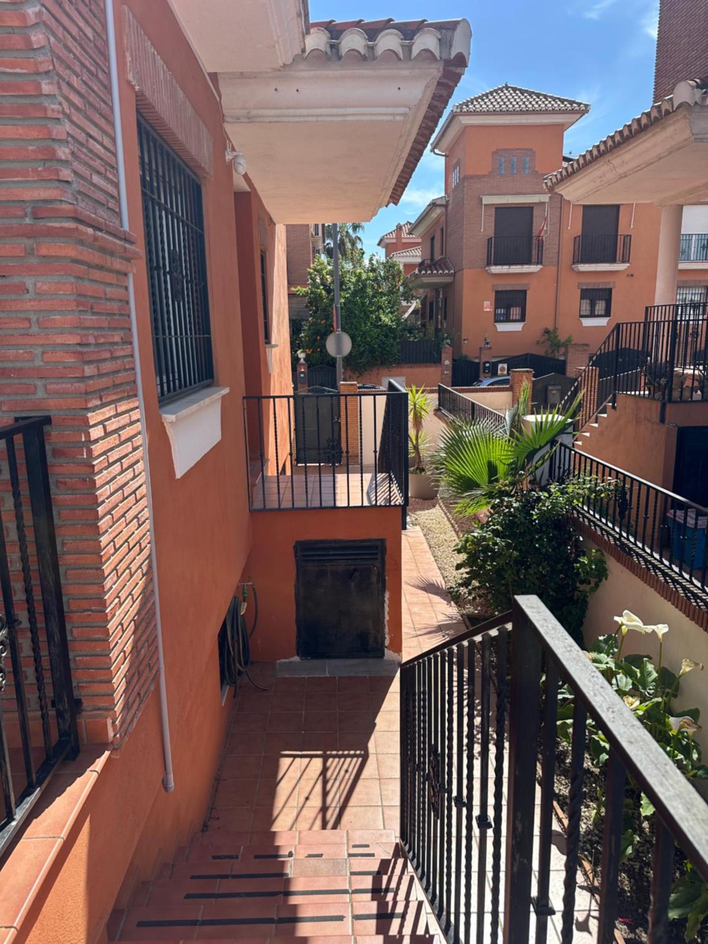 Casa con piscina a 10 min de Granada centro, Parking Gratis