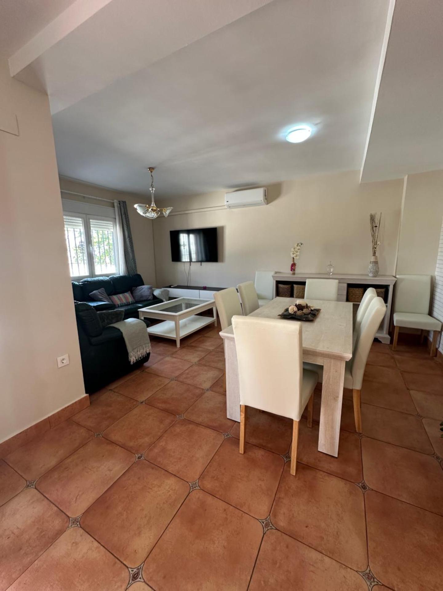 Casa con piscina a 10 min de Granada centro, Parking Gratis