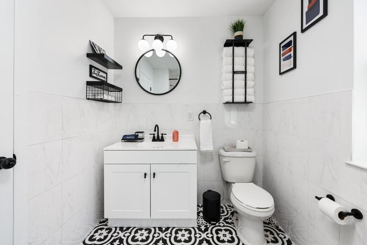 NYC 20min, Sleeps 10, Free Parking, Patio