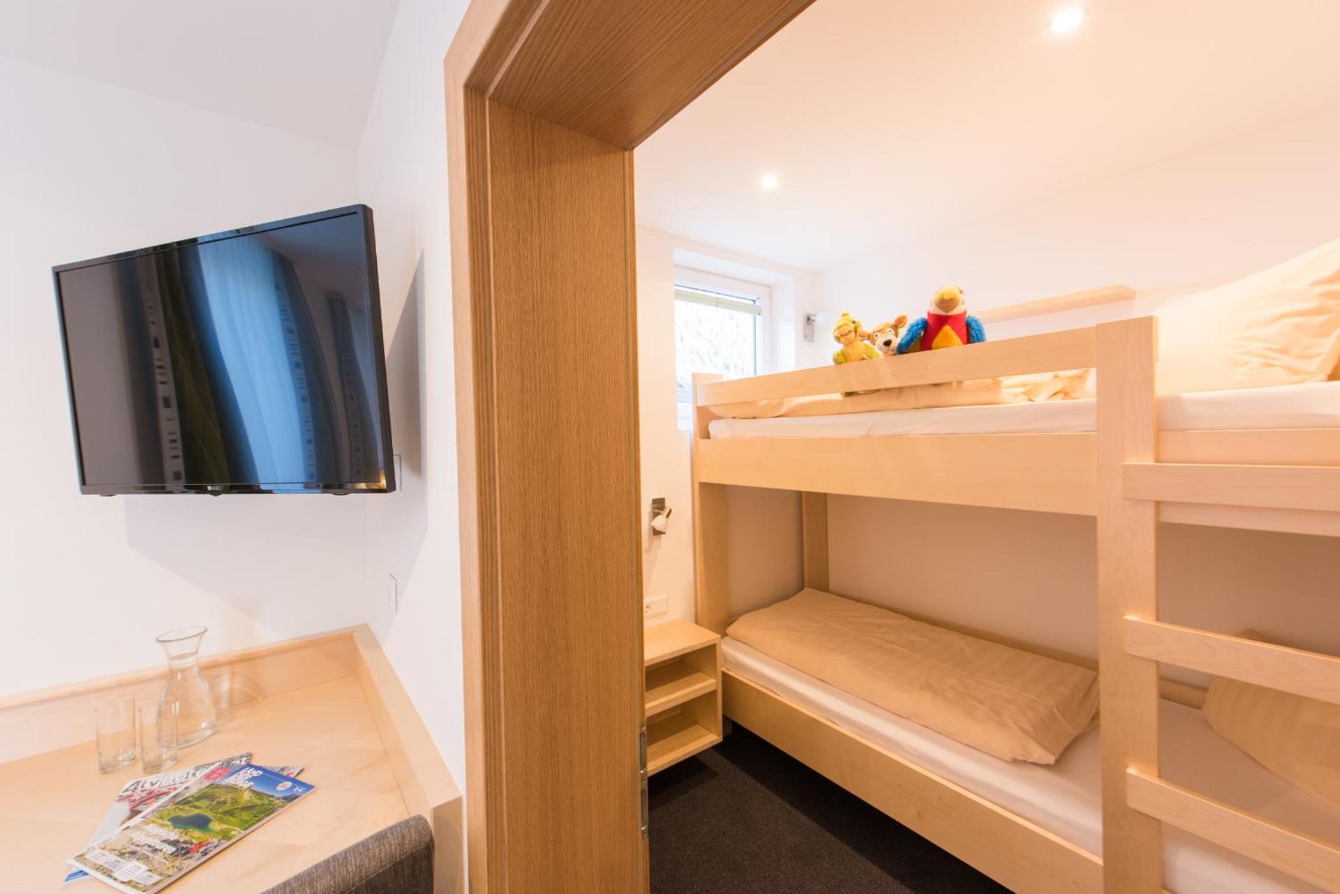 Family Room (2 Adults + 1 Child)