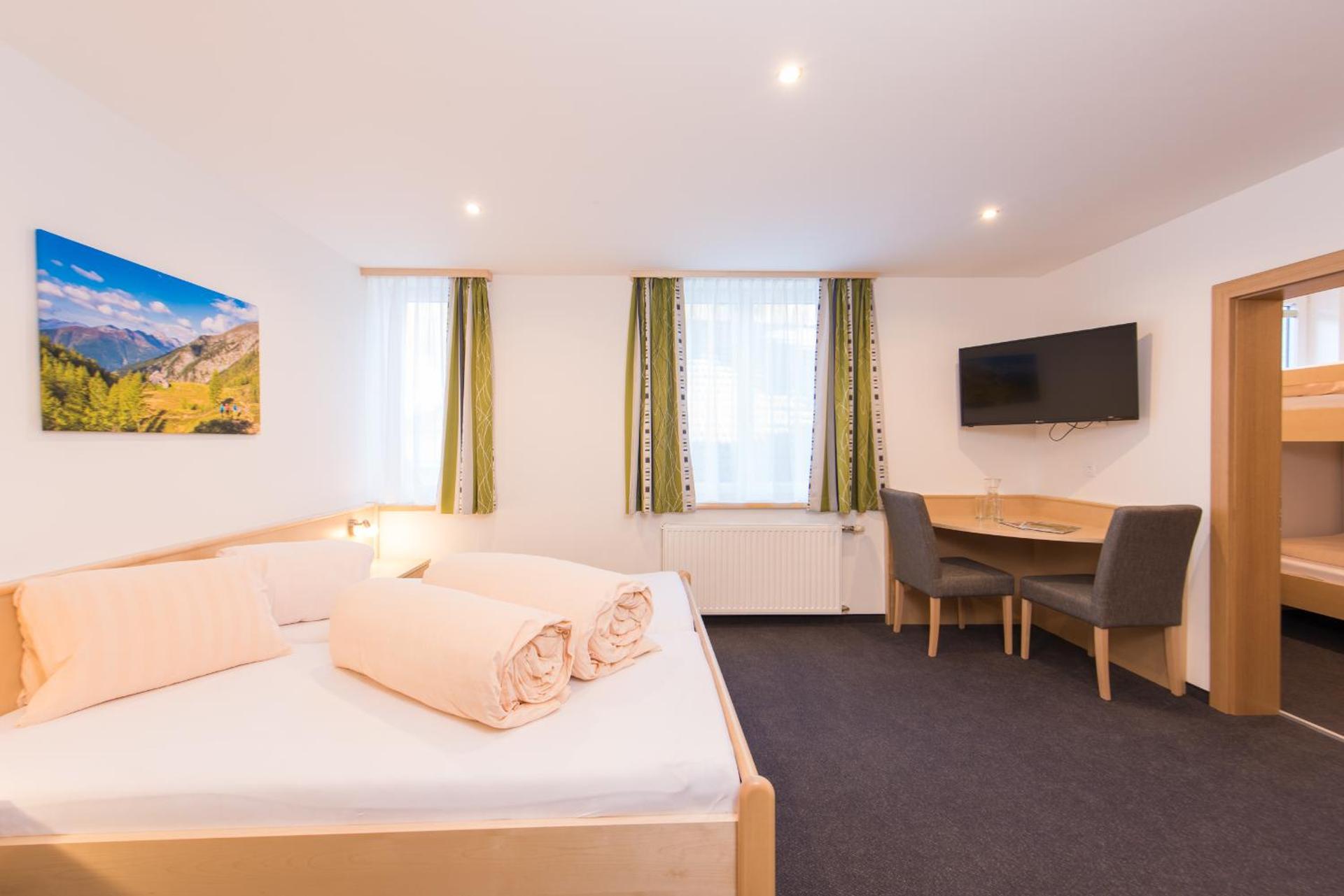 Family Room (2 Adults + 1 Child)