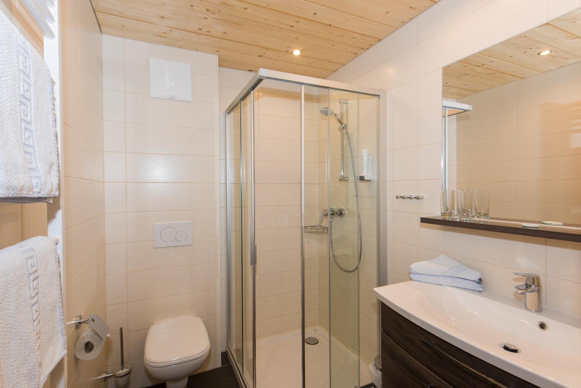 Family Room (2 Adults + 1 Child)