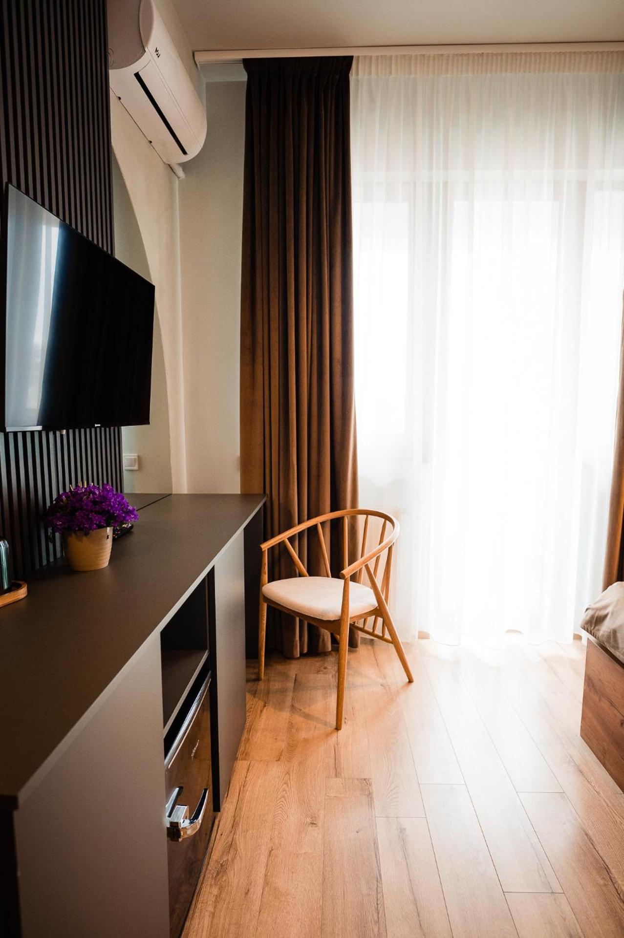 Fly&stay at George`s