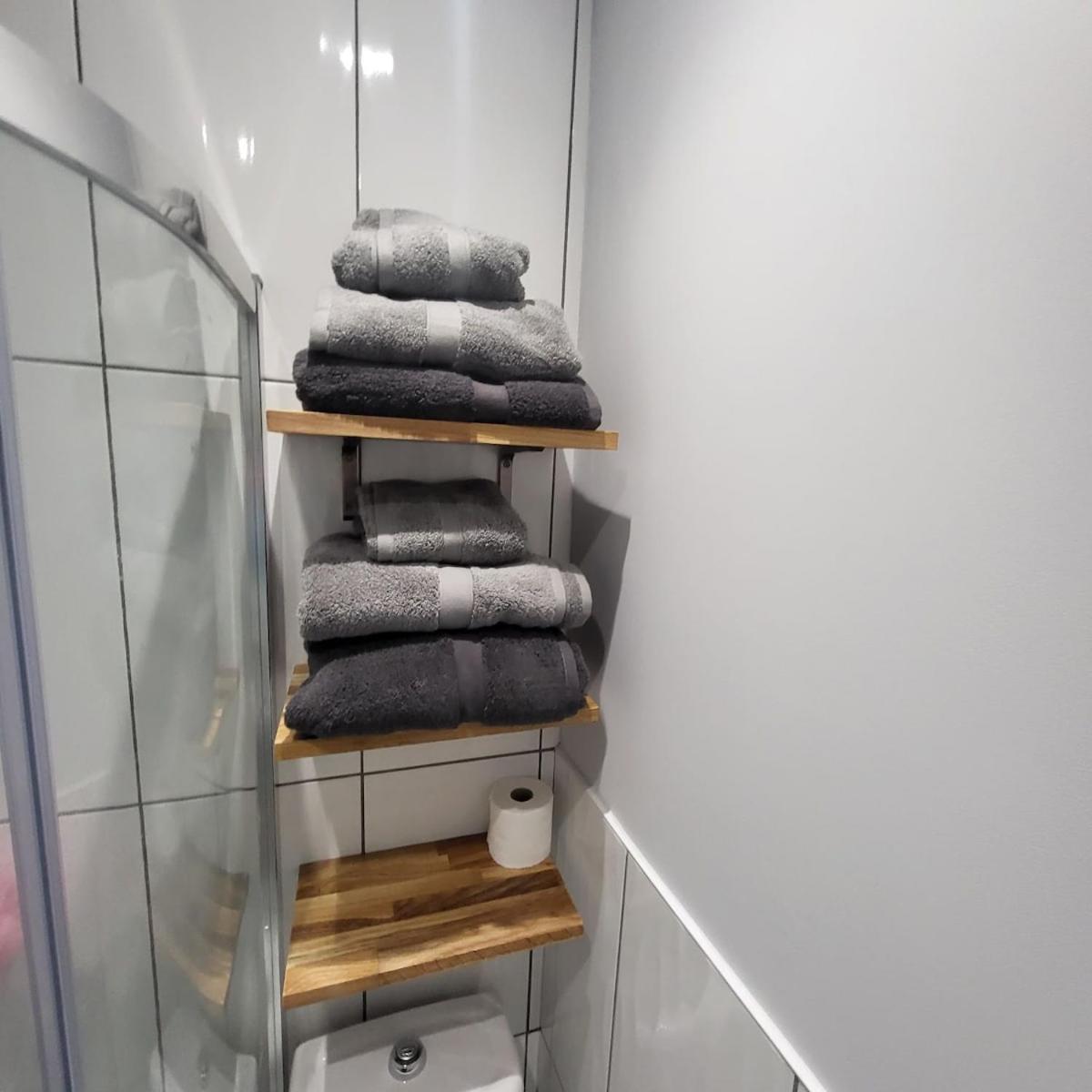 Town Centre Modern 1 Bedroom self-contained Apartment