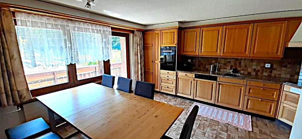 FREE Bus Winter Haus Loree