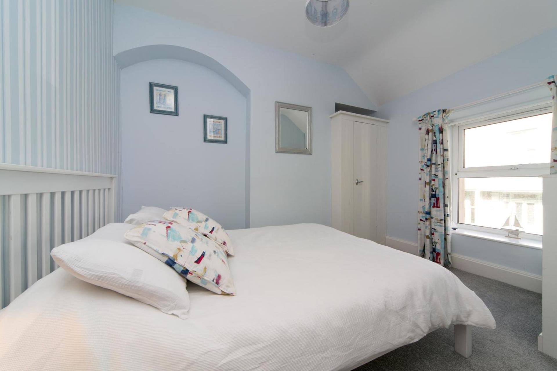 Cosy seaside cottage