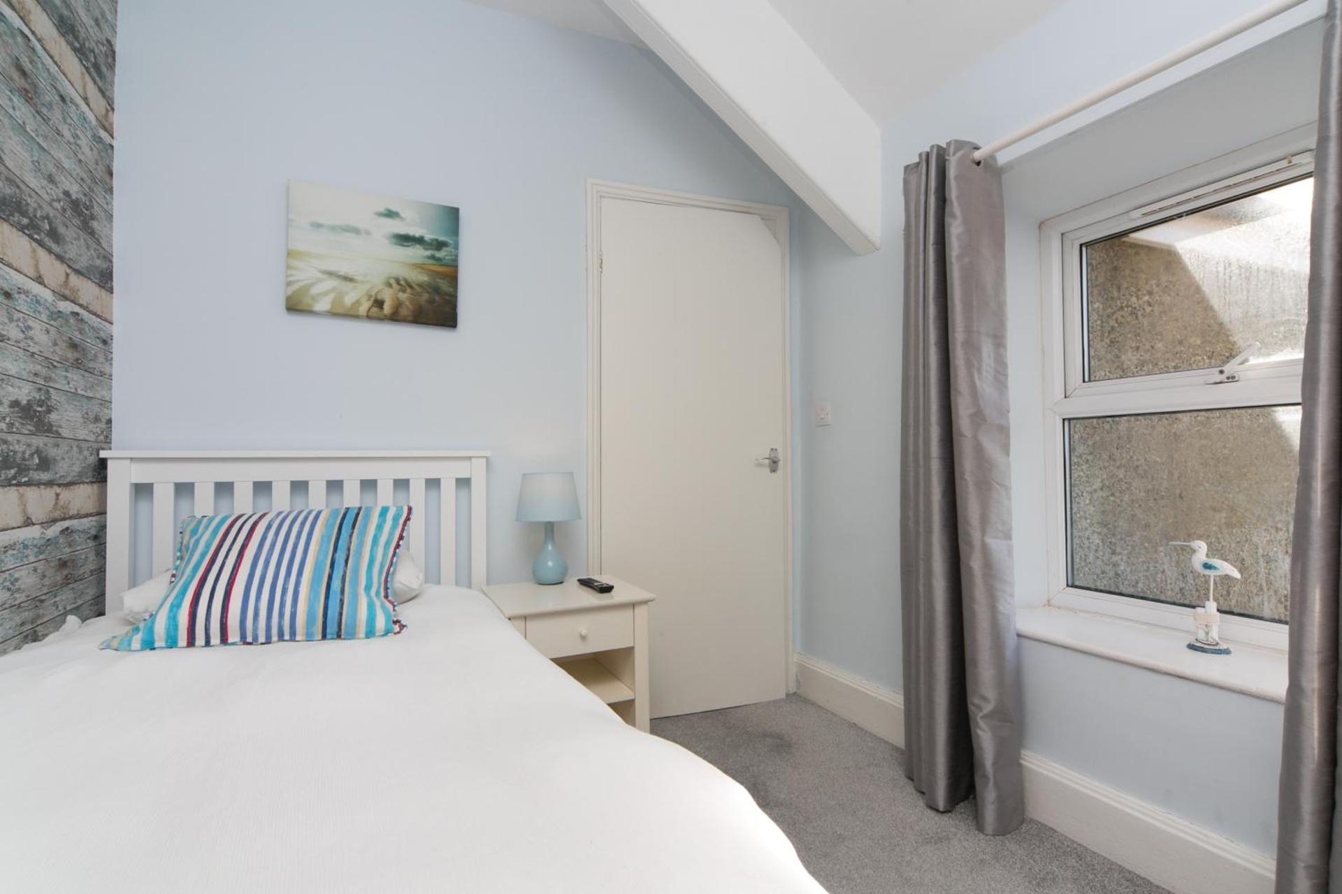 Cosy seaside cottage