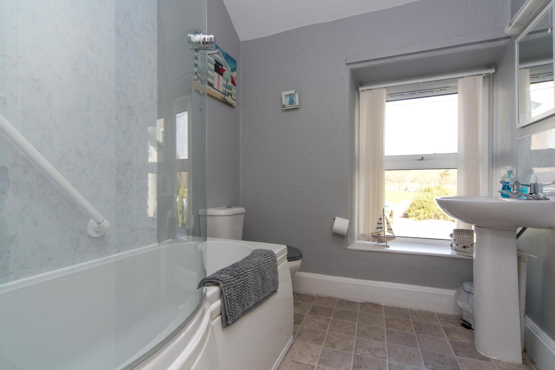 Cosy seaside cottage