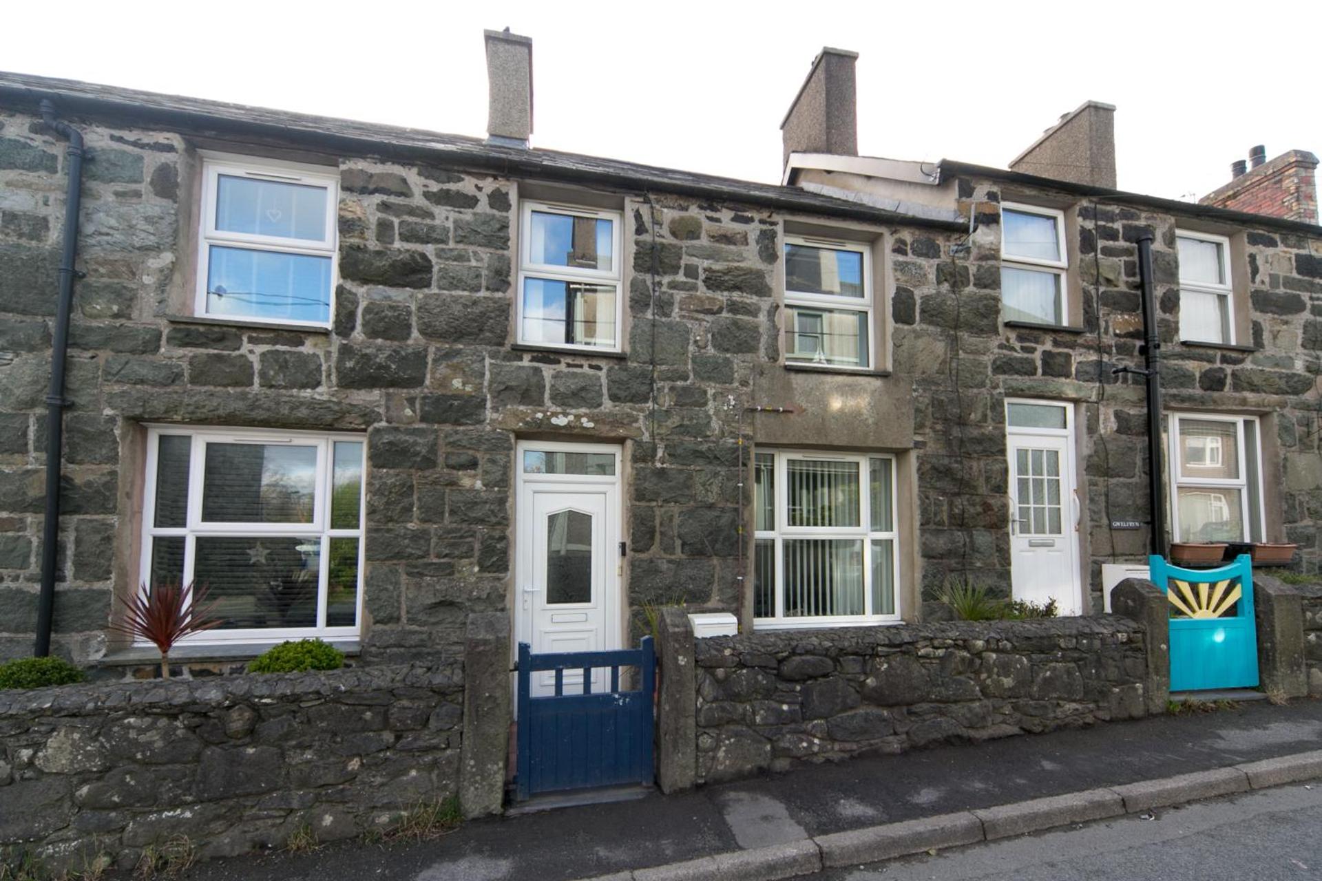 Cosy seaside cottage