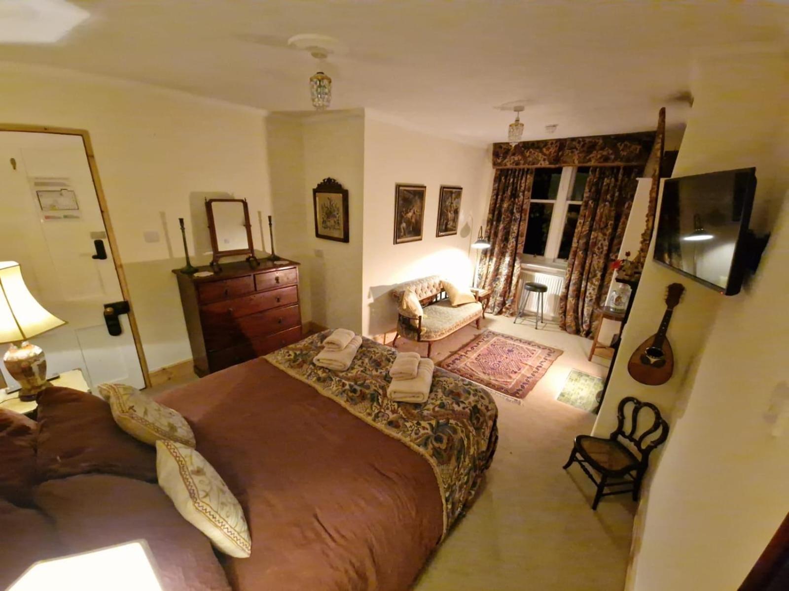 Cambus O' May Traditional Highland Hotel