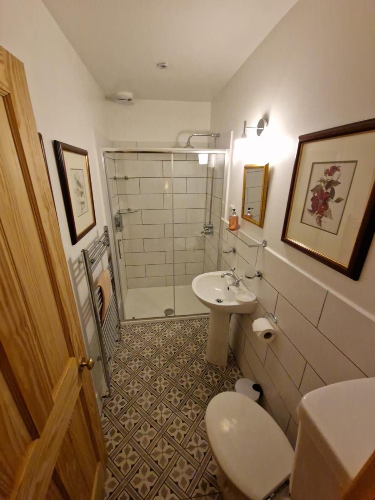 Cambus O' May Traditional Highland Hotel