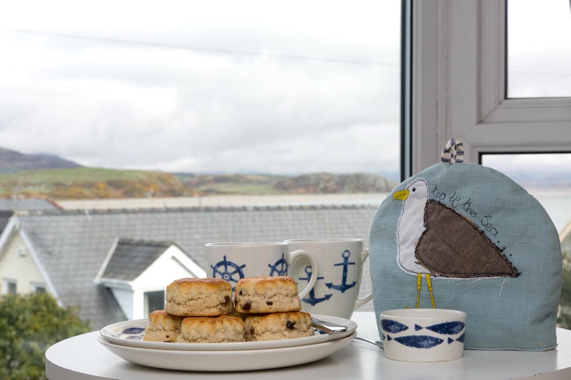 6 Afallon, Beachside holiday house