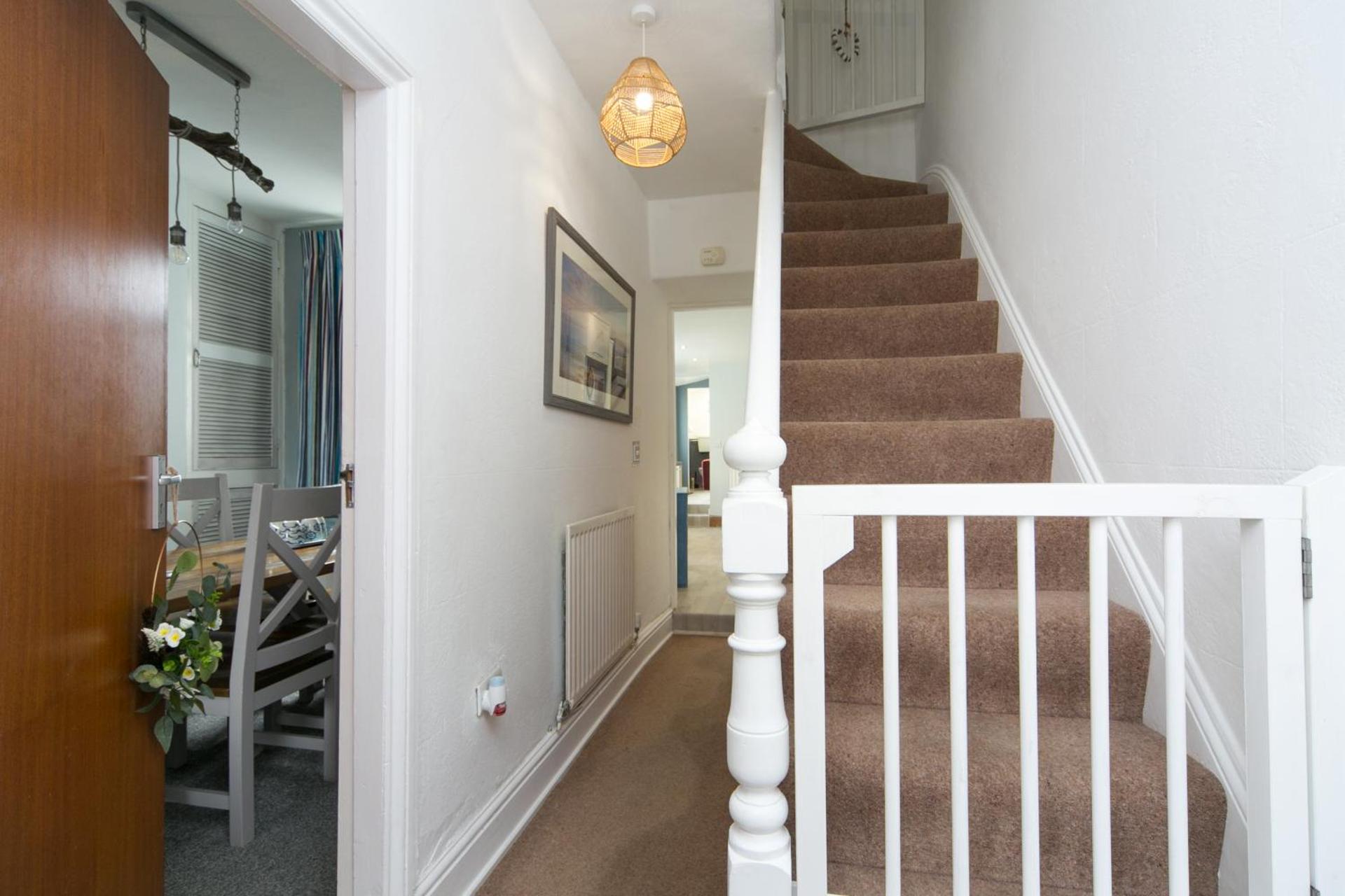 6 Afallon, Beachside holiday house