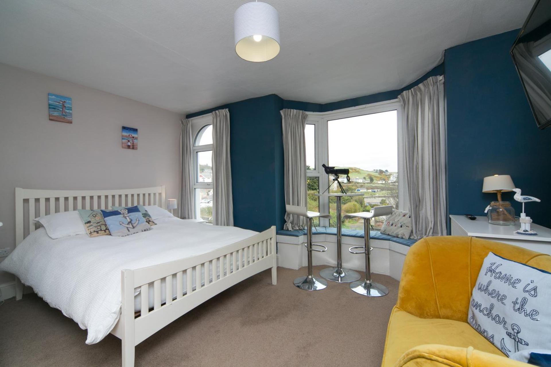 6 Afallon, Beachside holiday house