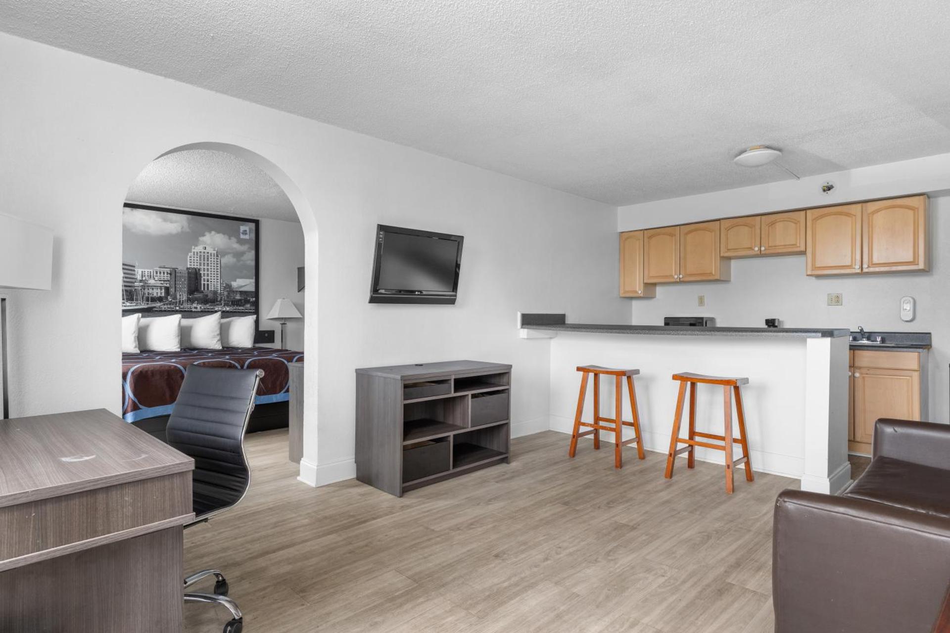 1 King Bed, Deluxe Studio Suite, Non-Smoking 