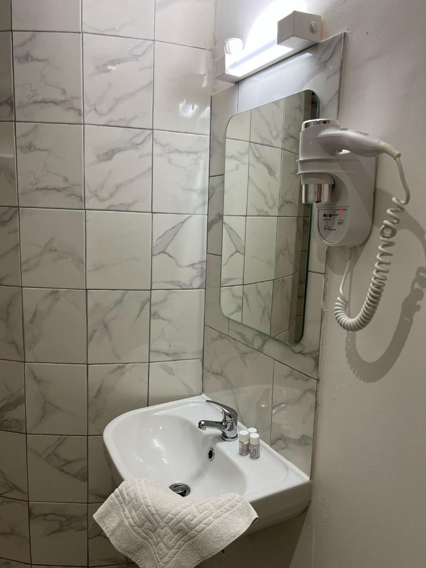 Le Montclair Montmartre by River