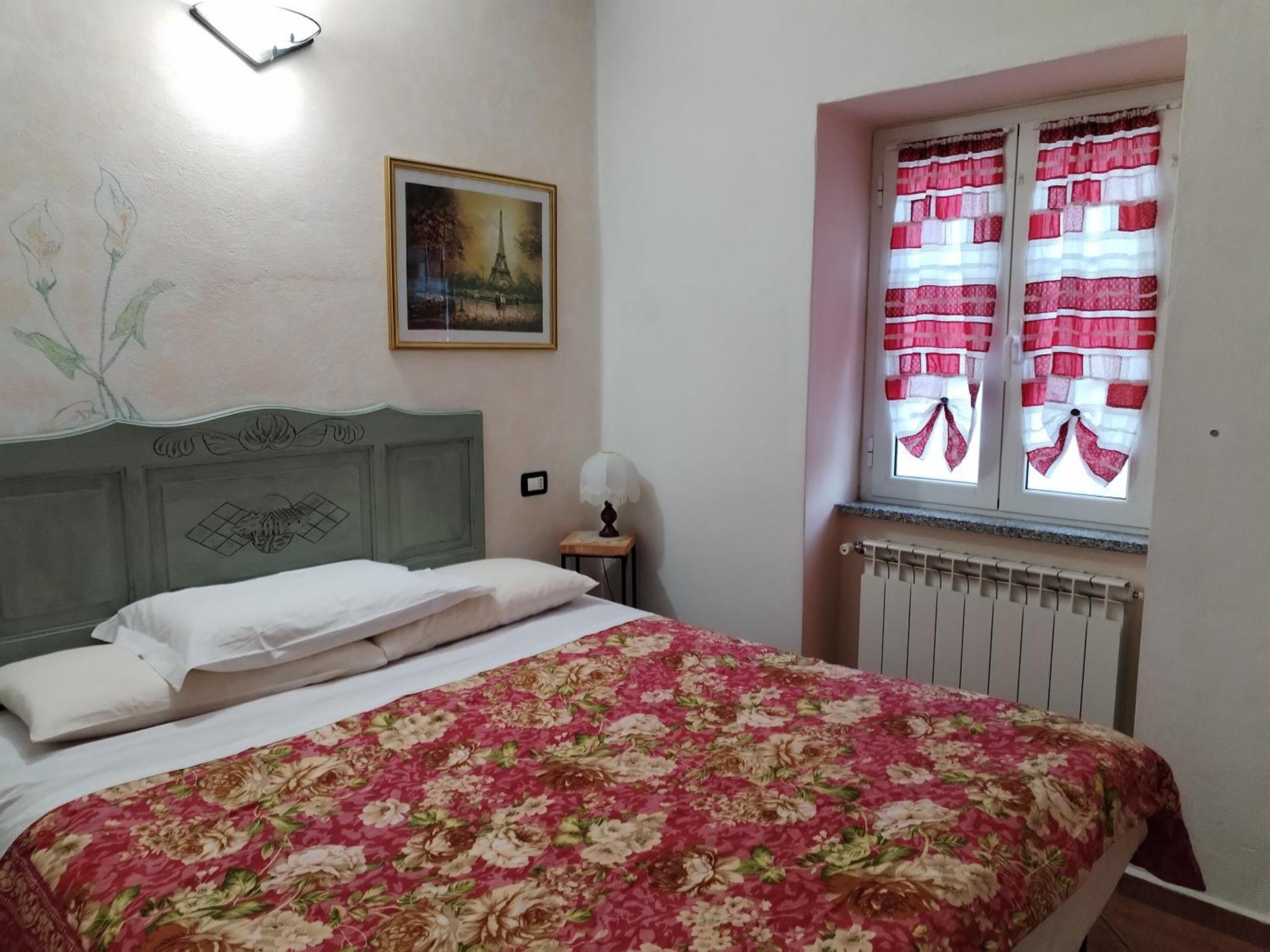 Deluxe Double Room (2 Adults + 1 Child)