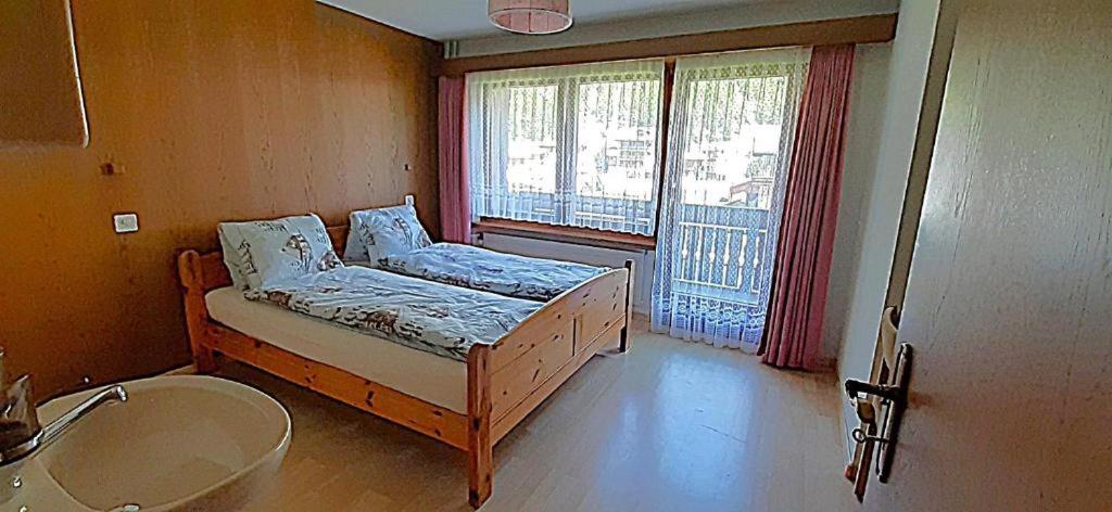 FREE Bus Winter Haus Loree